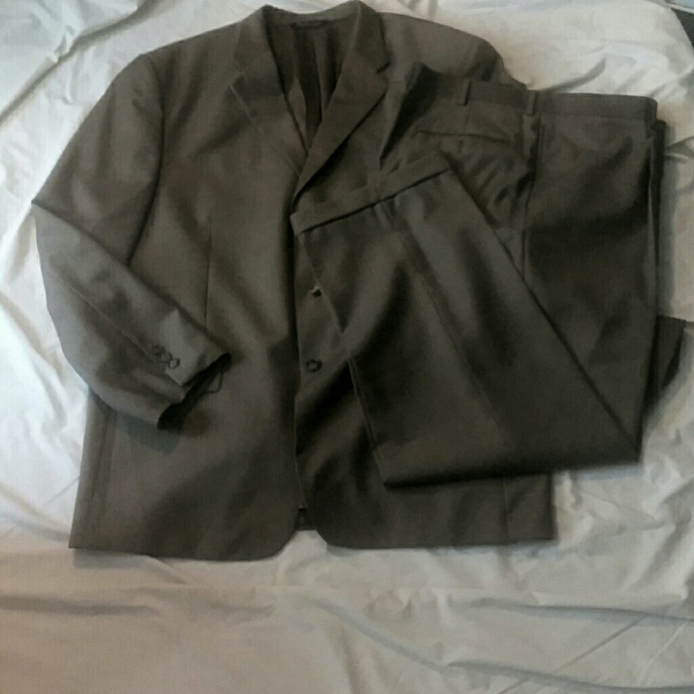 ^Men's Suit